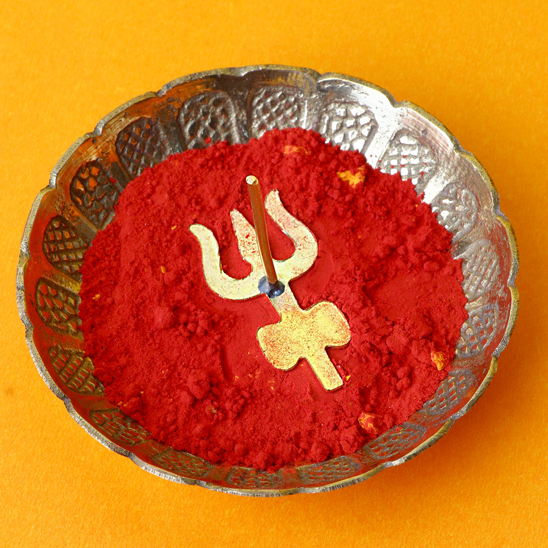 Brass Trishul with Damru Tilak Stamp, a sacred brass stamp featuring Lord Shiva’s Trishul and Damru symbol, used for applying tilak during pooja and spiritual rituals.
India’s Largest Pooja Accessories Brand – www.satvikstore.in